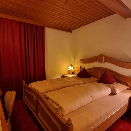 Hotel Garni Friedheim Санкт-Антон-ам-Арльберг Номер фото
