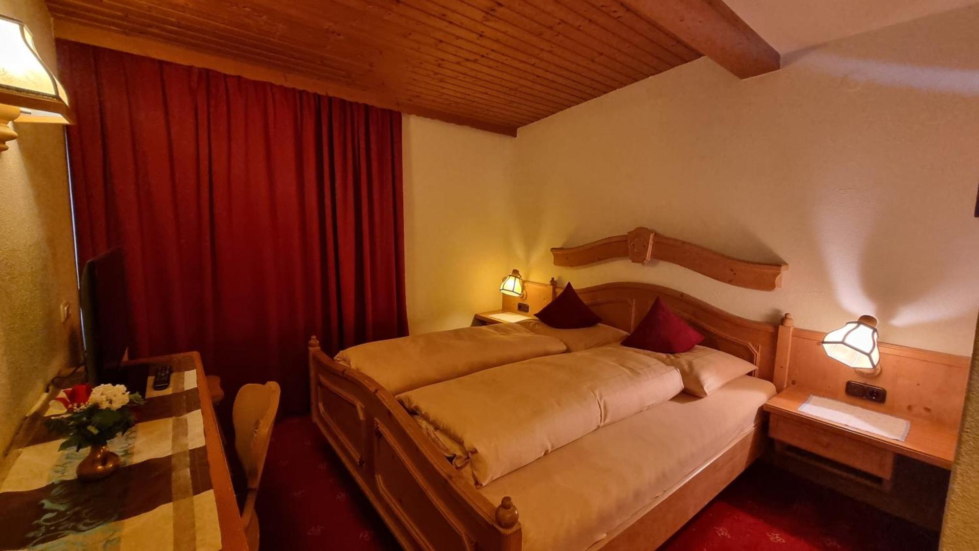Hotel Garni Friedheim Санкт-Антон-ам-Арльберг Номер фото